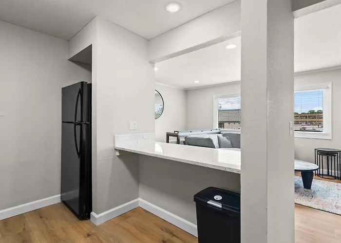 Newly Renovated Unit In Spfld #304