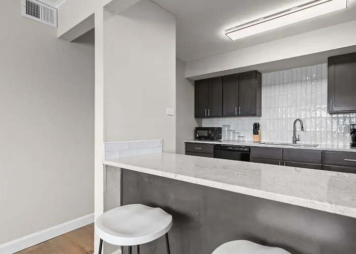 Newly Renovated Unit In Spfld #304 * Springfield