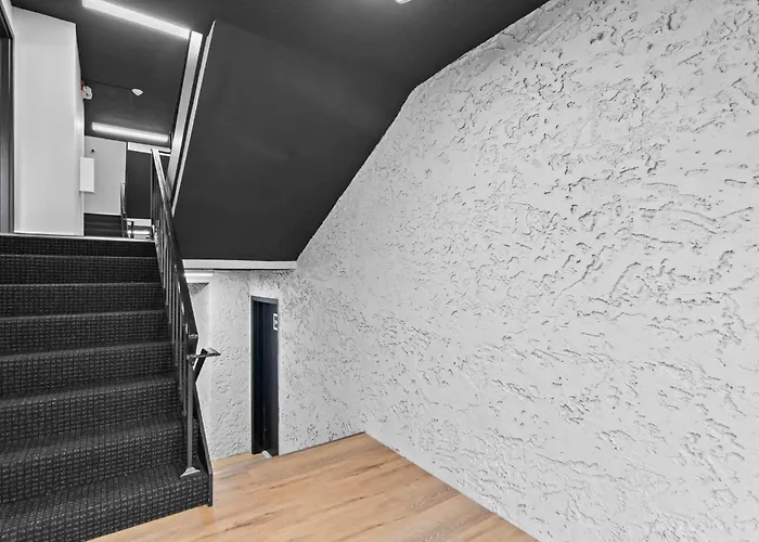 Newly Renovated Unit In Spfld #304 * Springfield