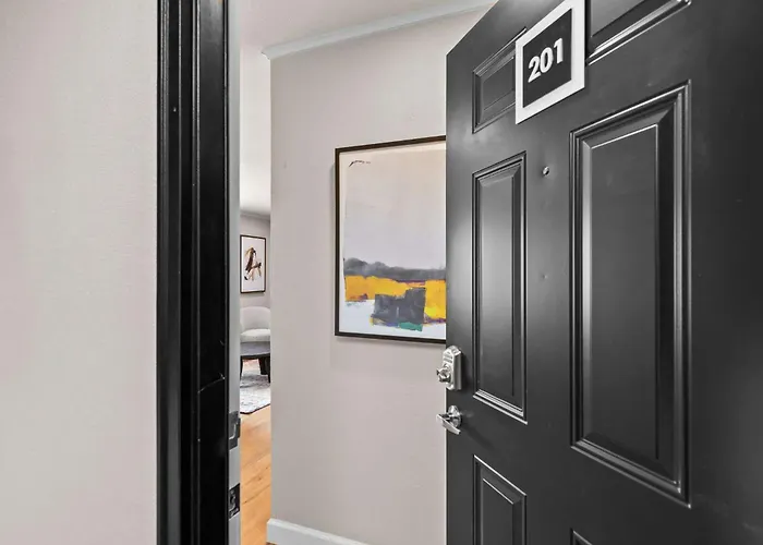 Newly Renovated Unit In Spfld #304 *